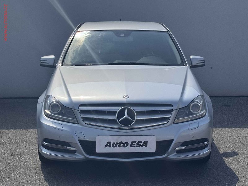 Mercedes-Benz Třídy C (2013) 1.6T, AT - fotka 2 z 17