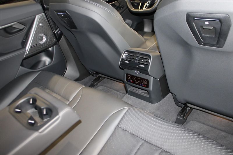 BMW Řada 5 540d xDrive M Sport DAProf/B&W - fotka 28 z 33