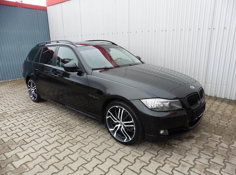 BMW Řada 3 320i Touring, Navi - fotka 2 z 15
