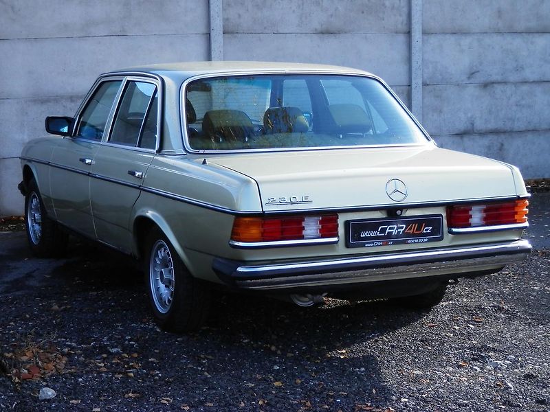 Mercedes-Benz 123 230E AUTOMAT - fotka 22 z 36