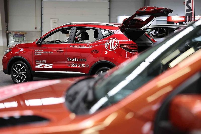 Z autosalonu v Lysé v pátek 1. listopadu 2024.