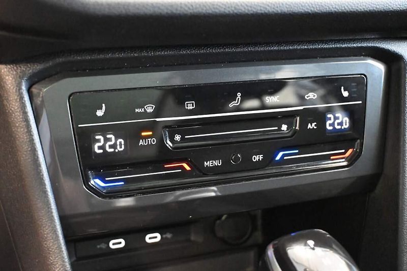 Volkswagen Tiguan Allspace (2023) 2.0 DSG LED 7Míst ACC Virtual - fotka 16 z 32