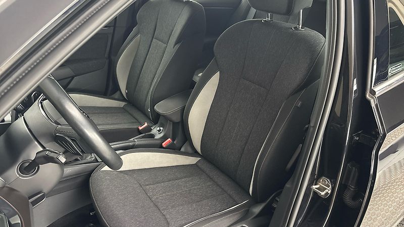 Škoda Kamiq 1.0 TSI DSG Style - fotka 15 z 24