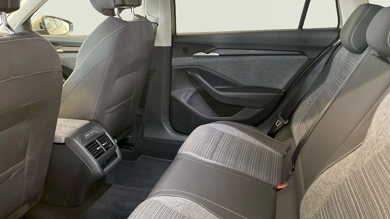 Škoda Superb (2025) Selection iV 1.5 TSI 150kW DSG - fotka 12 z 34