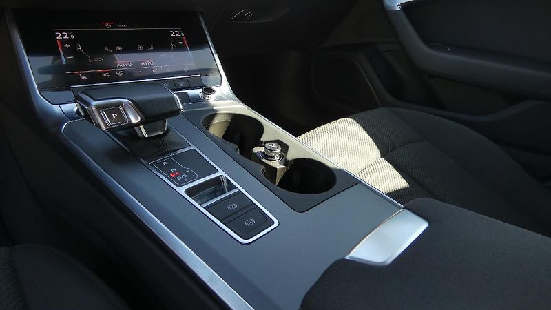 Audi A6 Avant 40 TDI Quattro S tronic - fotka 6 z 26