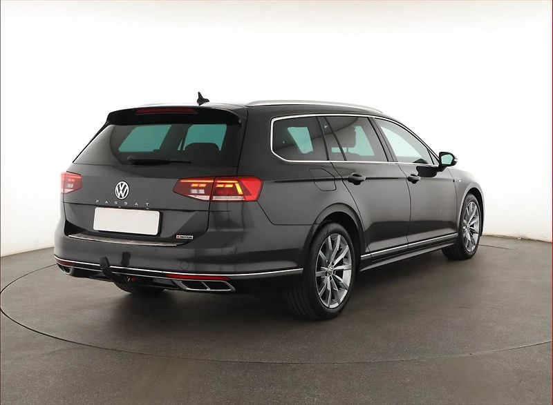 Volkswagen Passat (2020) R-Line 2.0 TDI - fotka 5 z 20