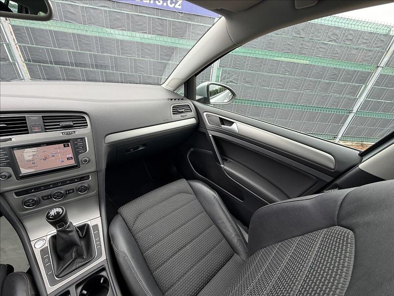 Volkswagen Golf Variant VII 1.6 TDI Comfortline - fotka 11 z 22