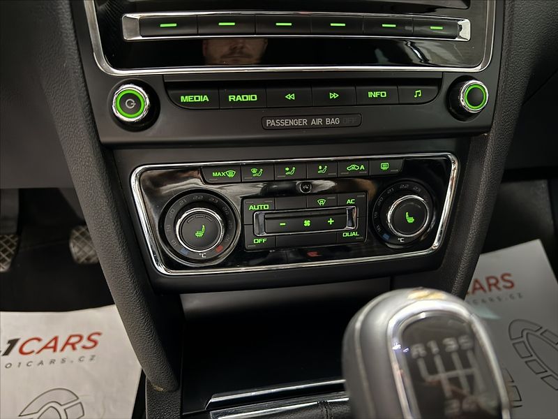 Škoda Superb 2,0   TDI 4X4 125KW ELEGANCE - fotka 15 z 31