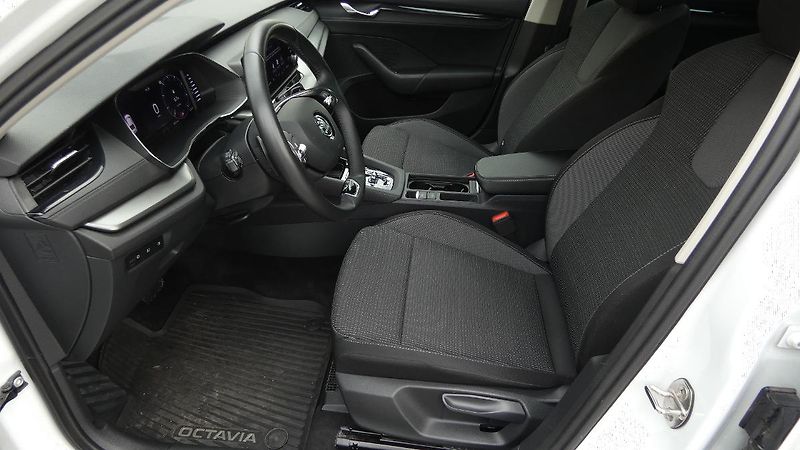 Škoda Octavia 1.5 TSI 110kW DSG Ambition - fotka 18 z 22