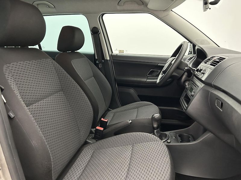 Škoda Fabia 1.2 TSI Ambiente - fotka 17 z 22