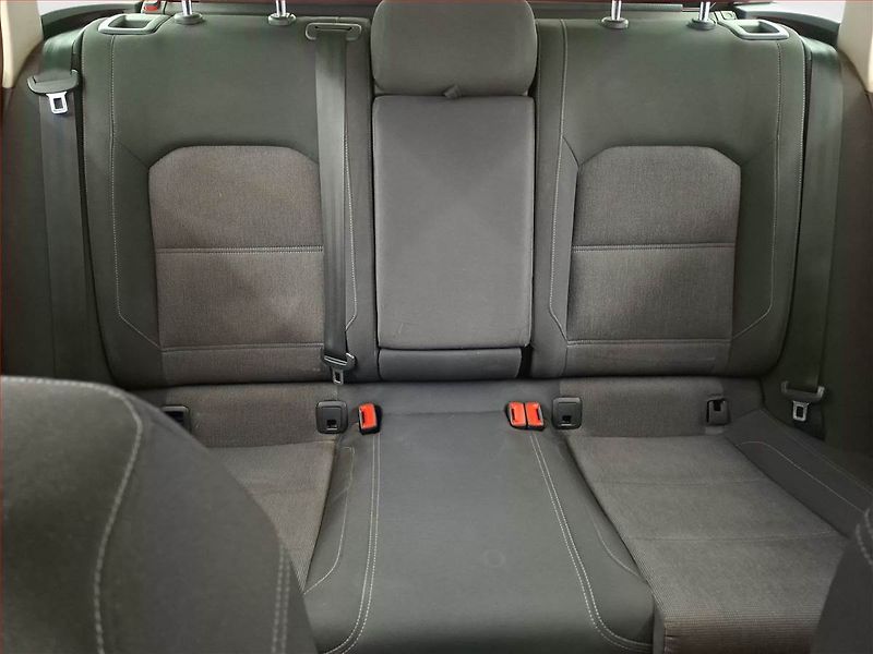 Volkswagen Passat (2018) 2.0 TDI, Automat, Navi - fotka 10 z 17