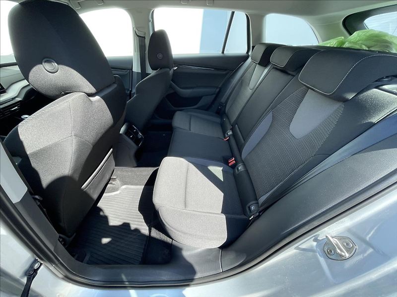 Škoda Octavia 2,0 TDI Combi Ambition Plus - fotka 16 z 22