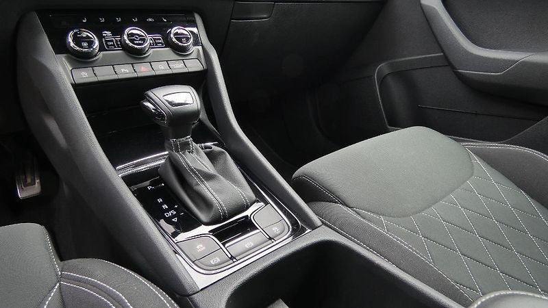 Škoda Karoq 1,5 TSI DSG Sportline - fotka 6 z 23
