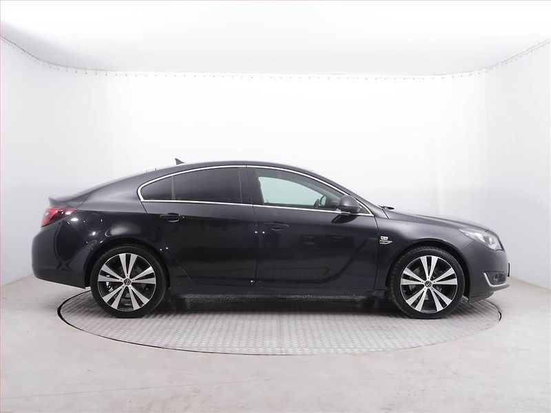 Opel Insignia (2015) 2.0 CDTI, 4X4, Automat, Navi - fotka 6 z 20