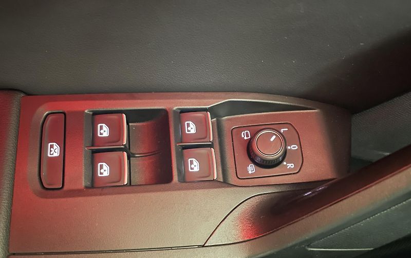 Seat Leon 2.0TDI 110 kW, FR, DSG, ST, ČR - fotka 22 z 27