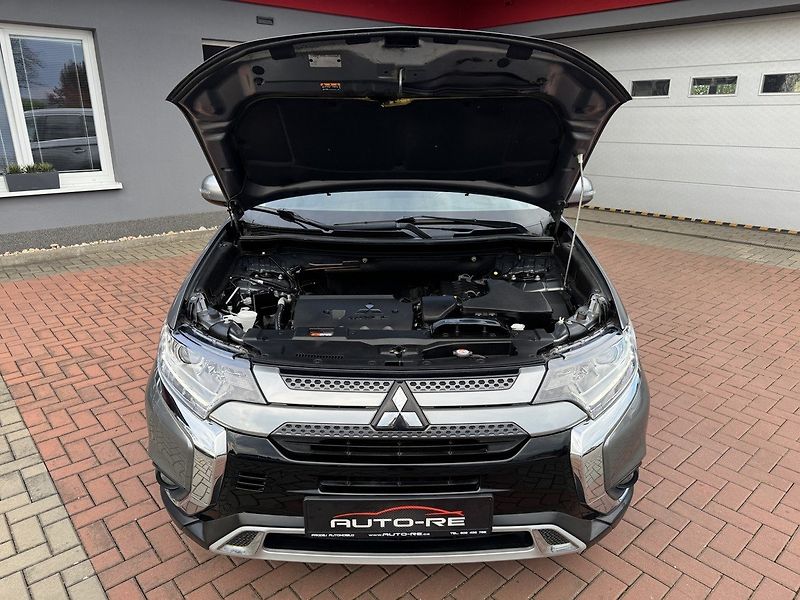 Mitsubishi Outlander (2019) 2.0i Mivec Navi Kamera - fotka 32 z 50