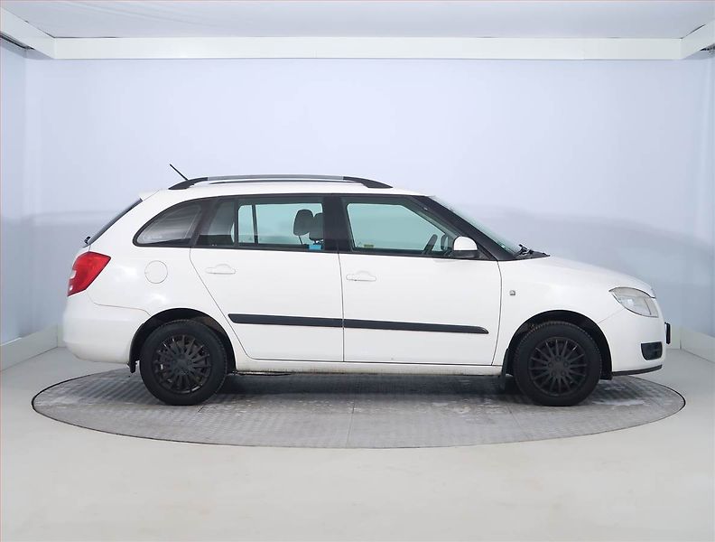Škoda Fabia (2008) Ambition 1.2 12V, Serv.kniha - fotka 6 z 14
