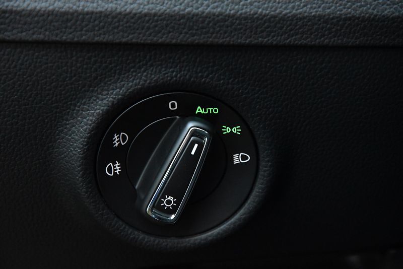 Škoda Superb 2.0 TDi CR,DKLIMA,VÝHŘEV,TEMP - fotka 12 z 50