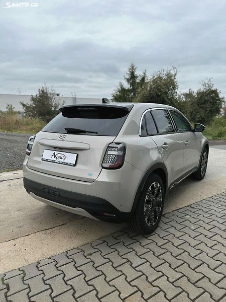 Fiat 600e 600 La prima 54 kWh - fotka 4 z 10