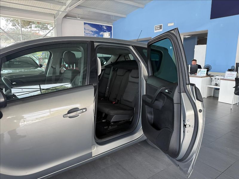 Opel Meriva 1,4   74kW,2.MAJITEL - fotka 22 z 28
