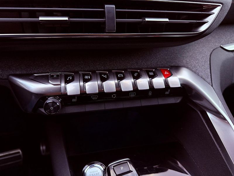 Peugeot 5008 1.6 PureTech Allure, Serviska - fotka 31 z 36