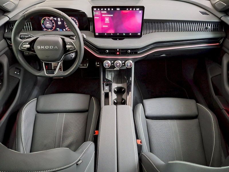 Škoda Superb (2025) iV SportLine DSG 1,5TSi 150kW - fotka 5 z 35