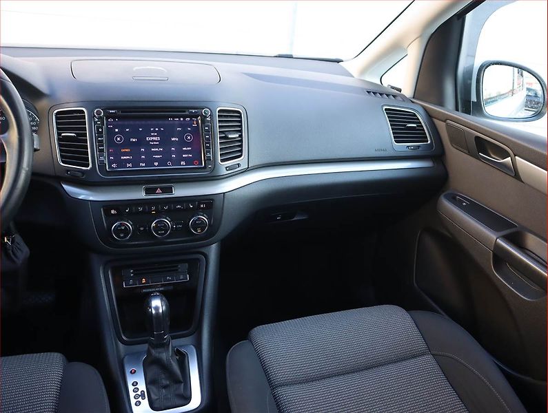 Volkswagen Sharan (2013) 2.0 TDI, Automat, Serv.kniha - fotka 8 z 19