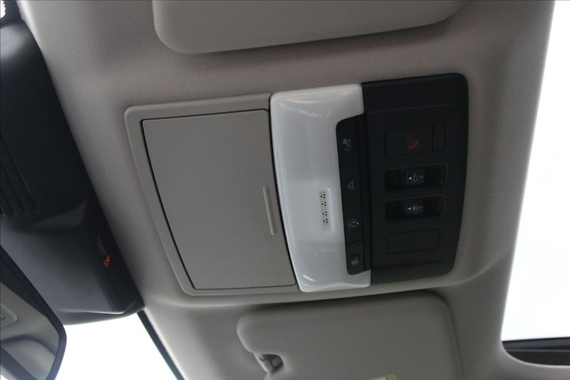 Mitsubishi Outlander 2,4 PHEV, 7míst, Tažné - fotka 33 z 56
