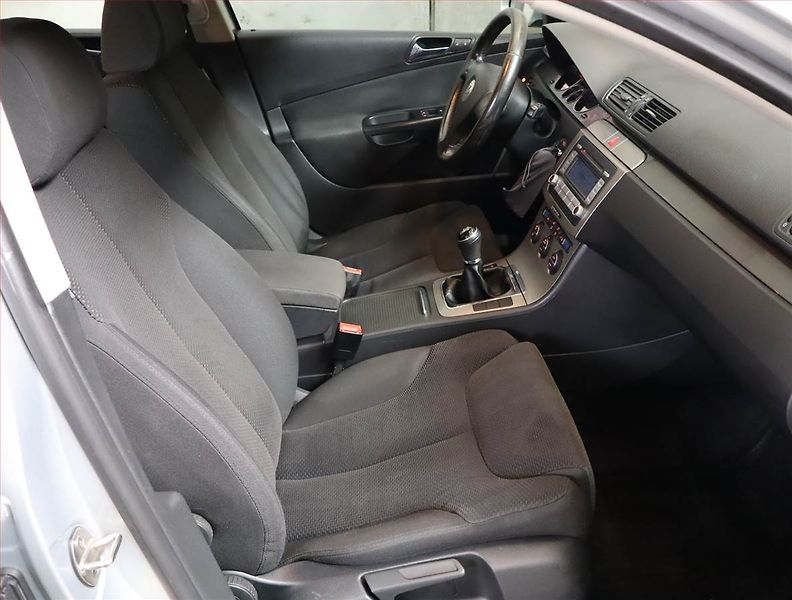 Volkswagen Passat (2007) Business 2.0 TDI, po STK - fotka 9 z 21