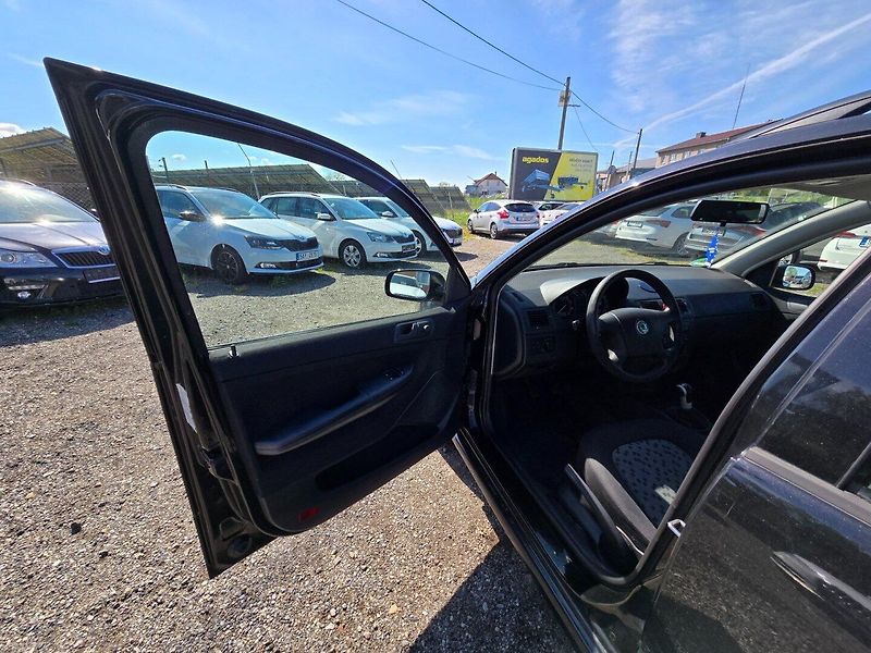 Škoda Fabia (2007) 1.4 MPi 59 KW Ambiente - fotka 9 z 23
