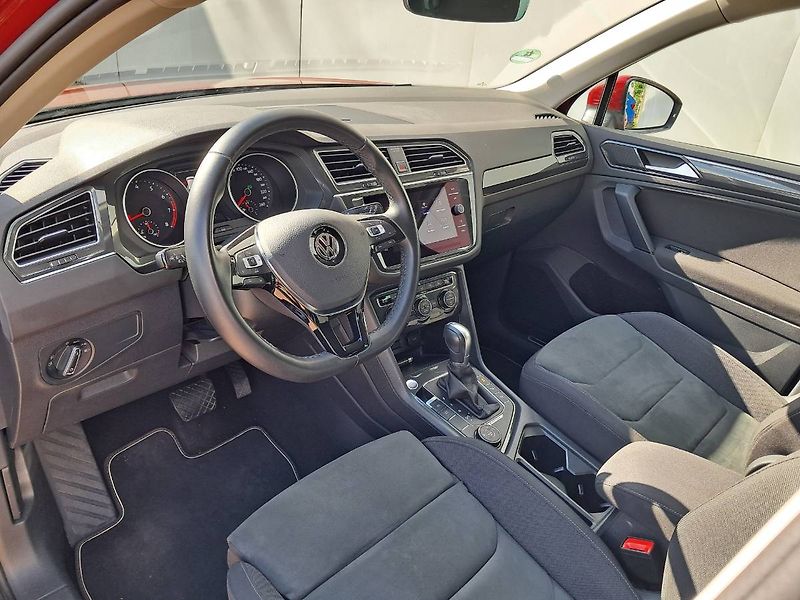 Volkswagen Tiguan (2018) COMFORTLINE 2.0 TSI / 132 kW D - fotka 21 z 35