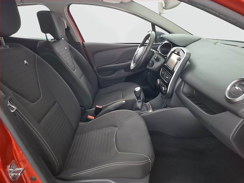 Renault Clio (2018) 1.2 16V, Navi, Tempomat - fotka 9 z 17