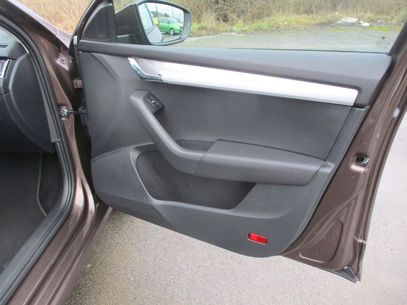 Škoda Octavia 1.2TSi 81kW AMB VÝHŘEV 2x PNEU - fotka 26 z 48