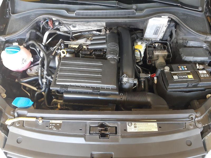Volkswagen Polo 1.2 TSI KLIMA NOVE ROZVODY - fotka 19 z 20