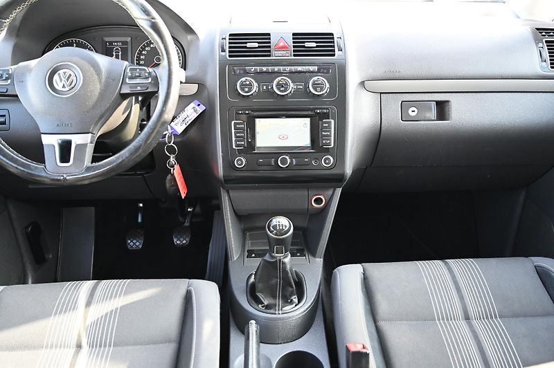 Volkswagen Touran 2.0TDI 103KW Match 7Míst 11/12 - fotka 12 z 49