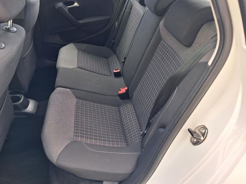 Volkswagen Polo (2016) 1,0MPi POUZE 65t.km! VYHŘ.SED. - fotka 15 z 45