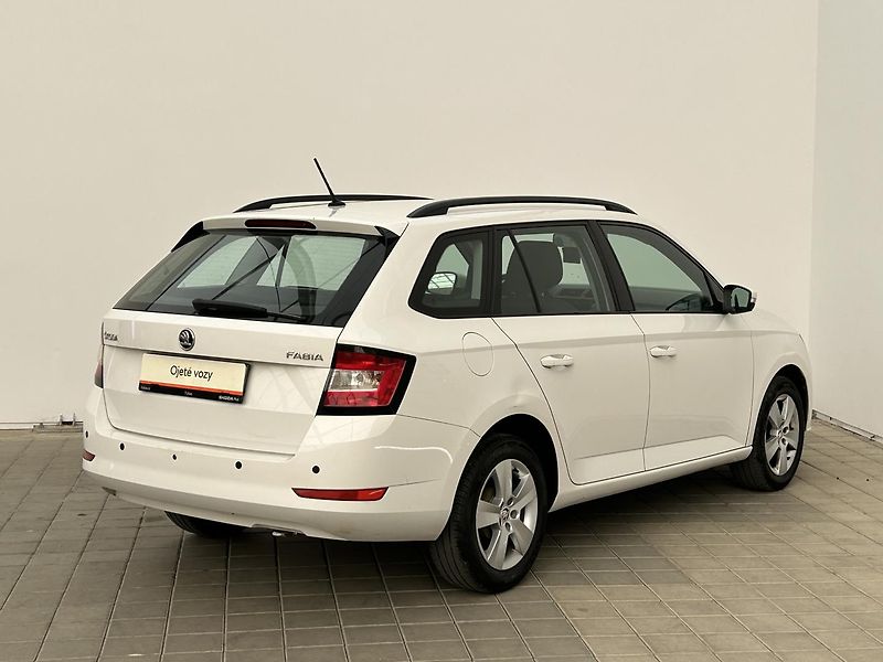 Škoda Fabia 1.0 TSI Ambition - fotka 2 z 27