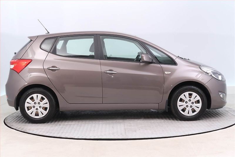 Hyundai ix20 (2015) 1.4 CVVT, Serv.kniha - fotka 6 z 15