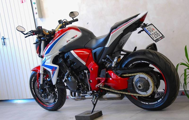 Honda CB 1000 R (2014) krásný stav, akrapovič - fotka 17 z 20