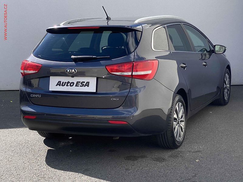 Kia Ceed (2016) 1.6CRDi, ČR, Klima - fotka 4 z 17
