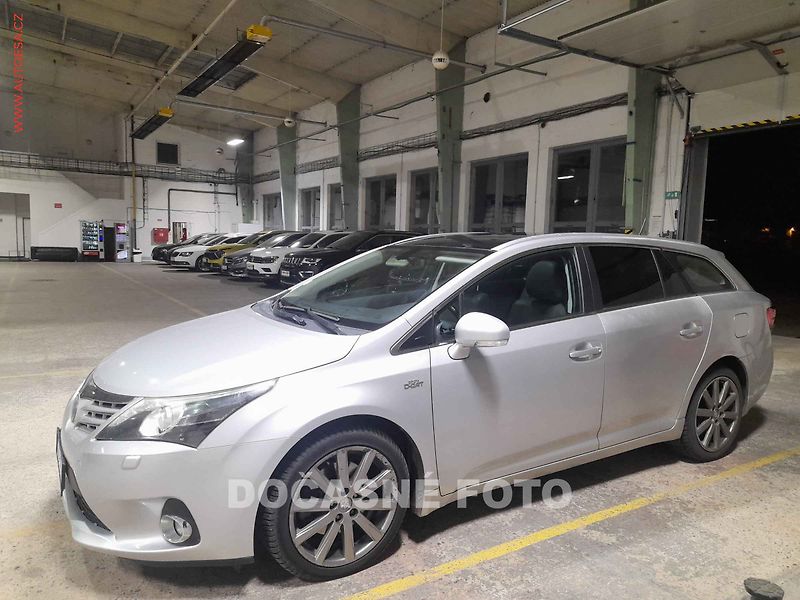 Toyota Avensis (2011) 2.2, 2.maj,ČR, AT, xenon - fotka 1 z 3