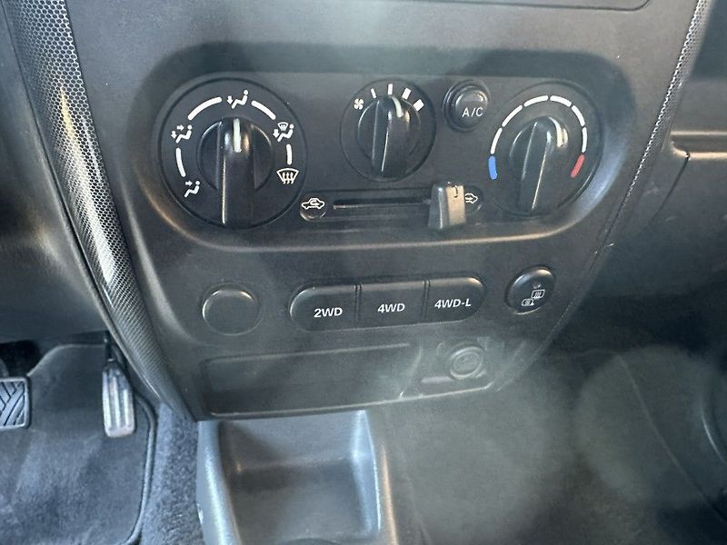 Suzuki Jimny 1.3i 63kW serviska Top stav - fotka 14 z 23
