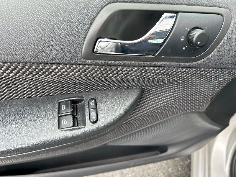 Škoda Fabia (2008) Ambiente 1.2 HTP 47 kW Combi - fotka 12 z 22