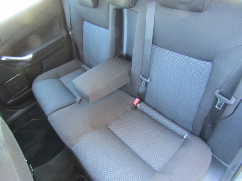 Ford Mondeo (2008) 2.0 TDCi GHIA 1.MAJITEL - fotka 23 z 43