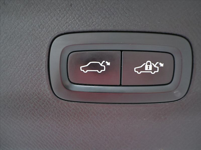 Volvo XC90 2,0 D 165 kW Inscription CZ - fotka 10 z 27