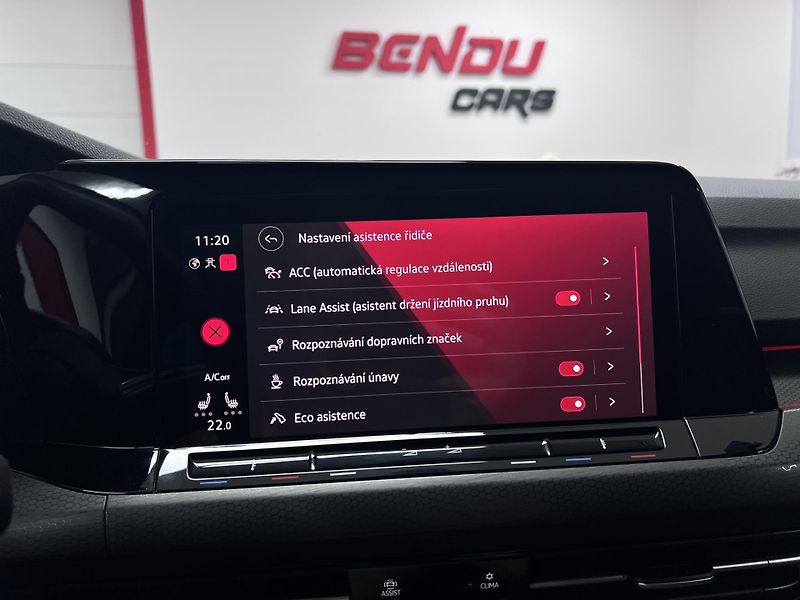 Volkswagen Golf GTI Clubsport 2.0 TSI 221 kW  - fotka 34 z 43