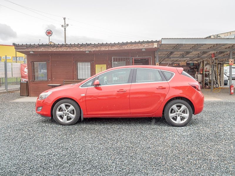 Opel Astra (2010) 1.7D 81KW – 2x KOLA - fotka 8 z 44
