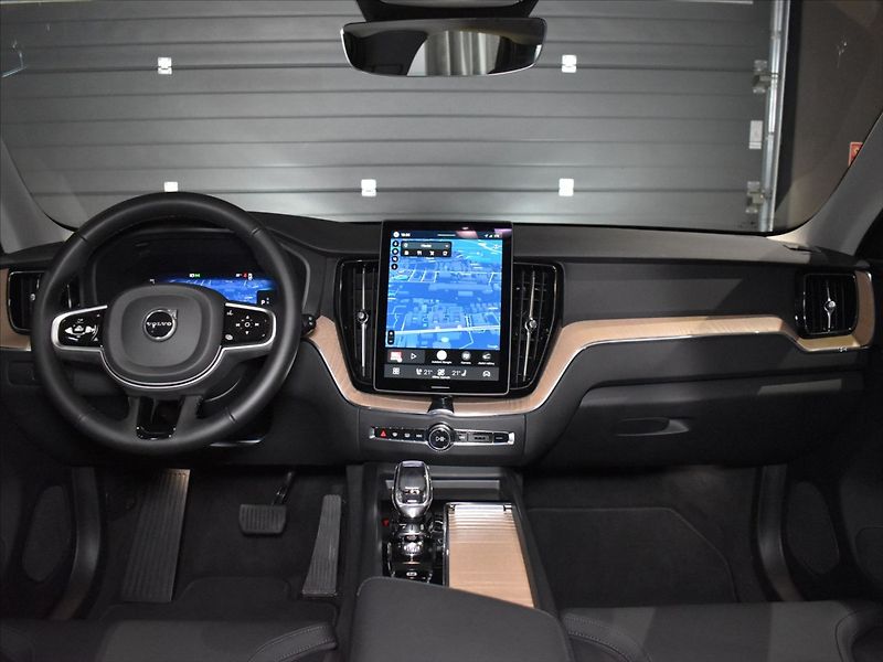 Volvo XC60 2,0 B5 AWD PLUS BLIS,Bezklíč - fotka 13 z 23
