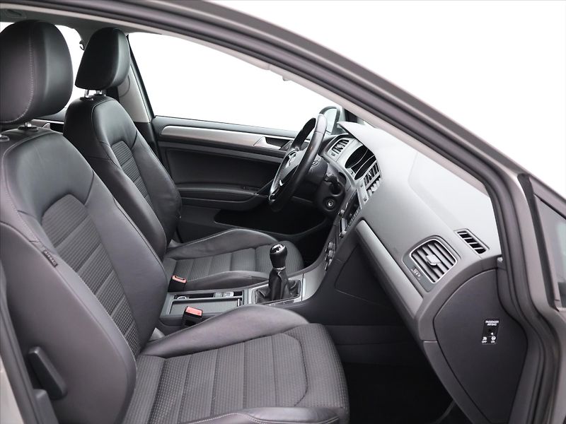 Volkswagen Golf 2.0 TDI 110kW Comfortline - fotka 12 z 30