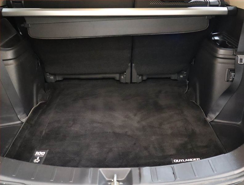 Mitsubishi Outlander (2017) 2.0, 4X4, Automat, 7 míst, ČR - fotka 14 z 20